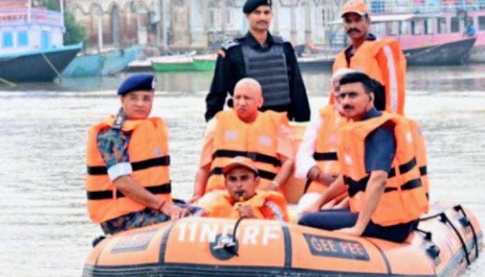 Yogi Adityanath ने एक झटके में जीत लिया जनता का दिल | Yogi Adityanath