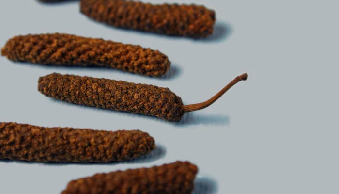 छोटी पिप्पली के बड़े फायदे: पेट और सांसों का रखे ख्याल