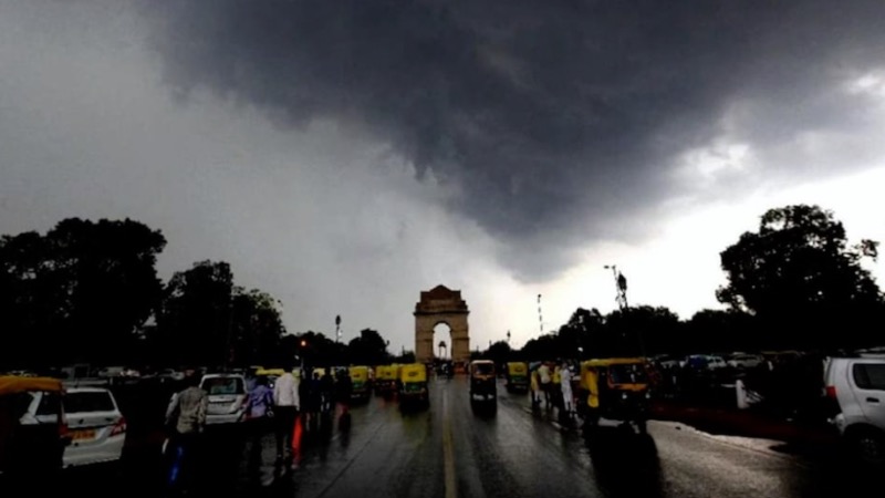Delhi Weather Alert: कूल मौसम के बीच 70 km/h की रफ्तार से तेज हवाओं का खतरा, IMD ने जारी किया ऑरेंज अलर्ट