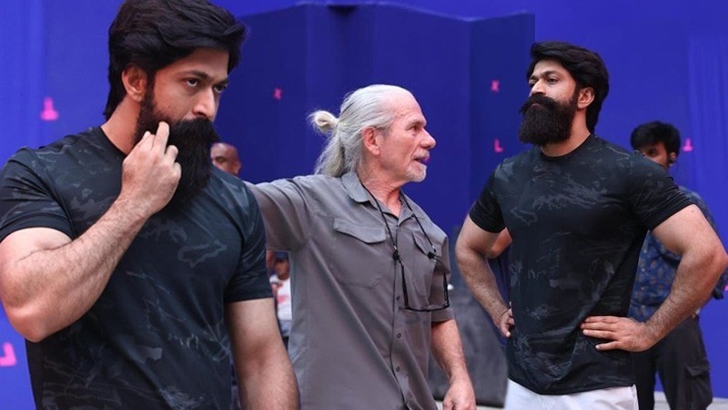 'रामायण' के सेट से वायरल हुई रावण बने यश की पहली तस्वीर, हॉलीवुड के इस बड़े एक्शन डायरेक्टर संग ले रहे ट्रेनिंग!