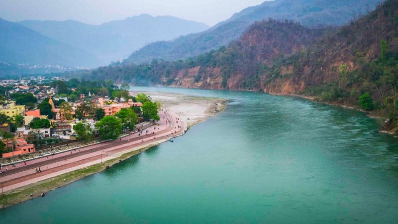 आपने देखें हैं ऋषिकेश के ये 'सीक्रेट' waterfalls? छोड़िए भीड़, पाएं प्रकृति का सच्चा अनुभव