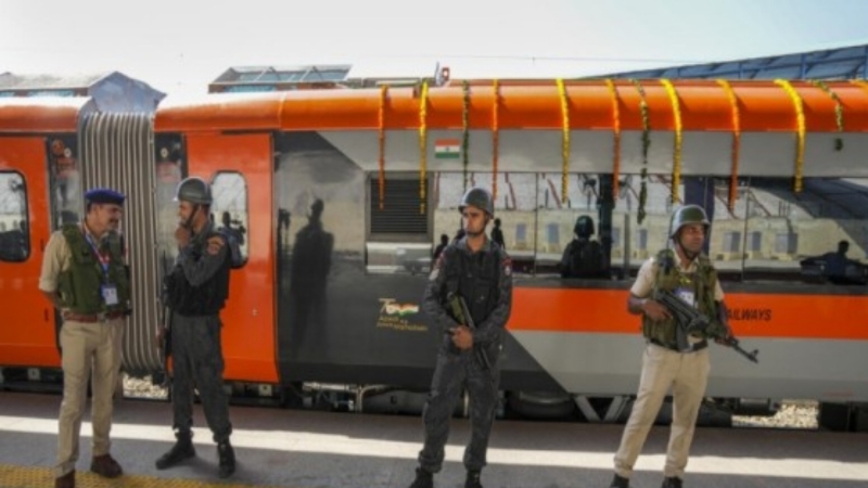 चिनाब ब्रिज से गुजरने वाली वंदे भारत ट्रेन में होगी जबरदस्त सिक्योरिटी, हर कोच में तैनात होंगे मशीन गन लिए कमांडो