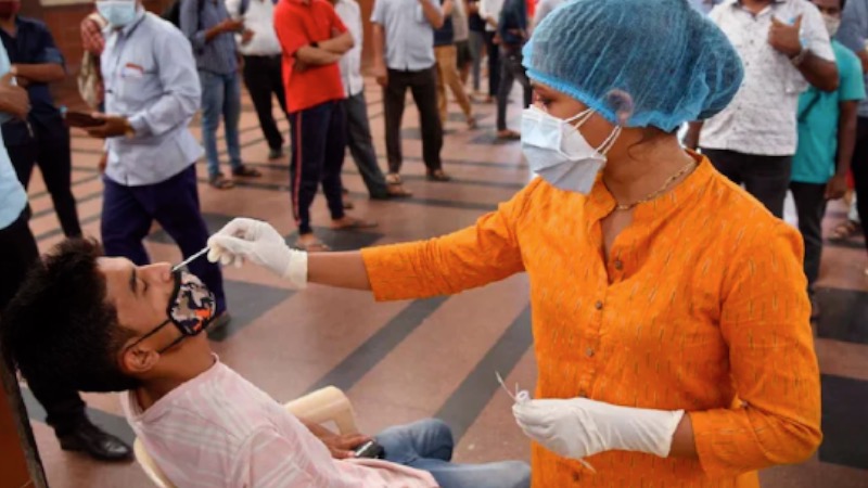 Covid Cases in India: फिर बढ़ने लगे कोरोना के मामले, एक्टिव केस 3300 के पार, 24 घंटे में 4 मौतें