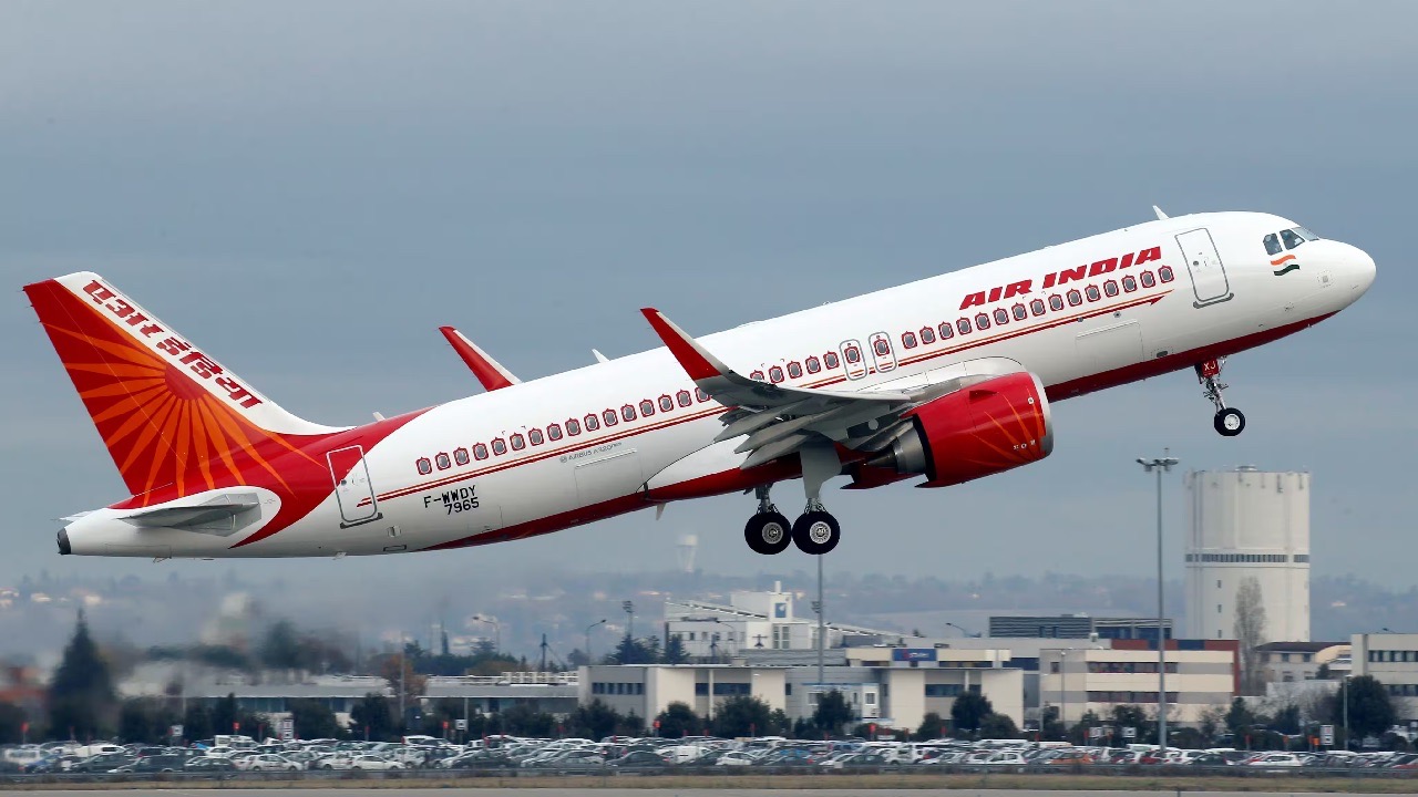 एयर इंडिया के विमान में फिर आई खराबी...आधे रास्ते में यात्रियों को उतारना पड़ा, कोलकाता में कराई गई इमरजेंसी लैंडिंग