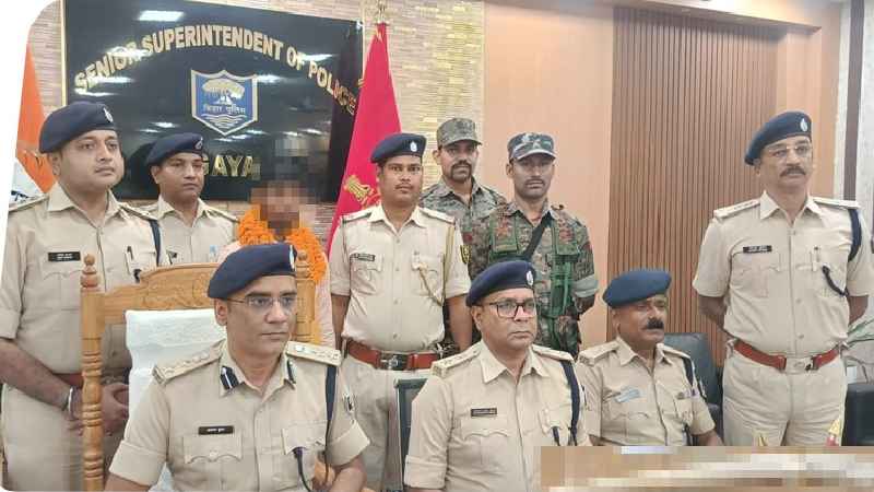 बिहार के गया में खूंखार नक्सली अखिलेश ने किया सरेंडर, 82 IED समेत हथियारों का जखीरा बरामद