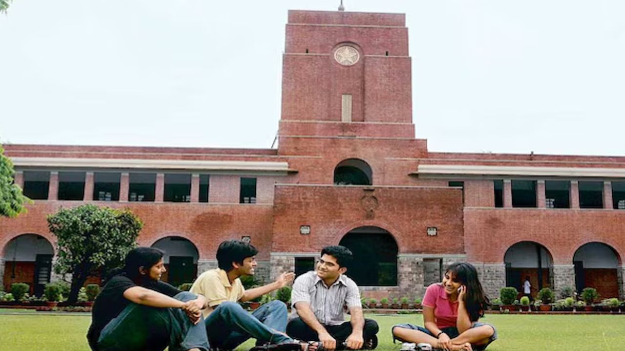 दिल्ली यूनिवर्सिटी में दाखिले की प्रक्रिया शुरू, जानिए कौन-कौन से डॉक्यूमेंट होंगे जरूरी
