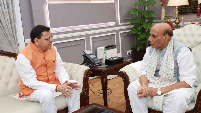सीएम धामी ने रक्षा मंत्री राजनाथ सिंह से की मुलाकात, कई महत्वपूर्ण विषयों पर की चर्चा