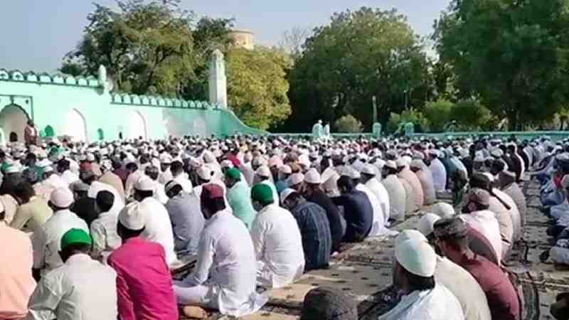 राजस्थान: ईद उल अजहा पर मस्जिदों में अदा की गई विशेष नमाज, लोगो ने गले मिल एक दूसरे को दी बधाई