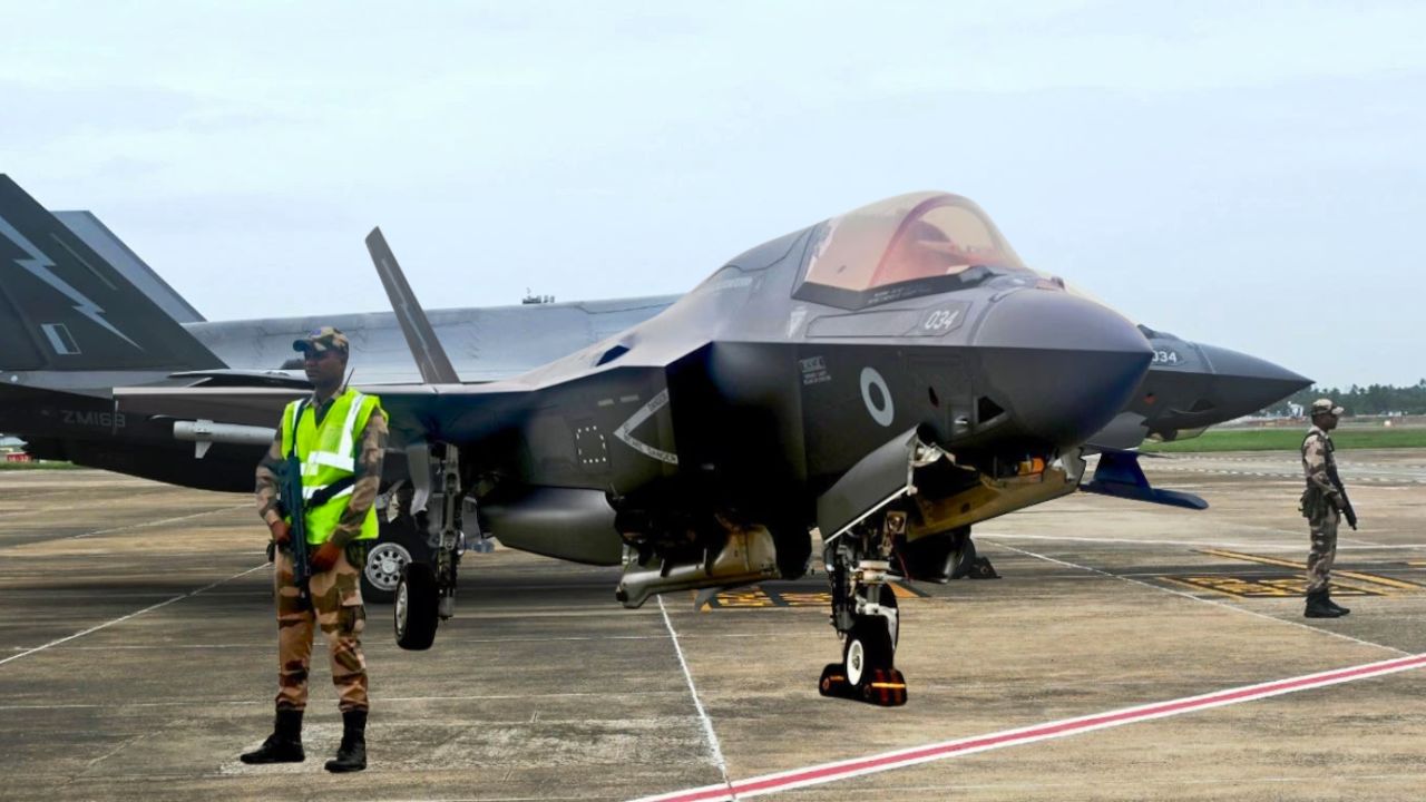 10 दिनों से केरल में फंसा ब्रिटेन का F-35 फाइटर जेट, हैंगर में शिफ्ट करने से किया इनकार, आखिर किस बात से डरी ब्रिटेन की रॉयल नेवी?