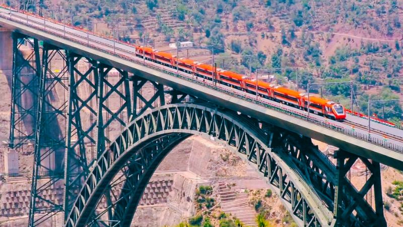 दिल्ली से कश्मीर तक का सफर हुआ बेहद आसान! जानें कितने घंटे लगेंगे और कहाँ बदलनी होगी ट्रेन