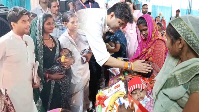 ज्योतिरादित्य सिंधिया की खास सौगात: 'सुकन्या समृद्धि योजना' के तहत 222 बच्चियों के खाते खोले गए