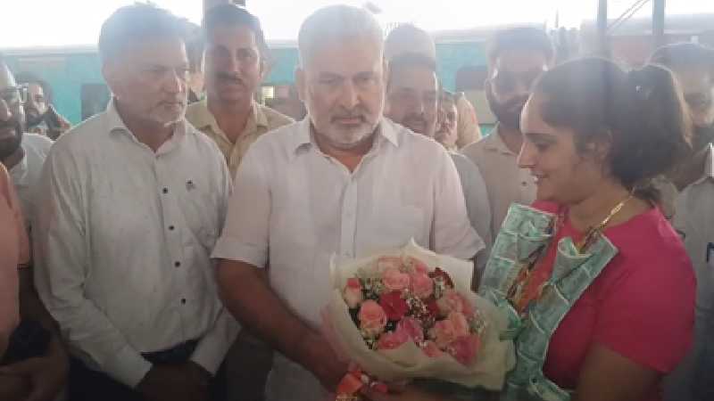 जॉर्डन में तिरंगा लहराकर भारत लौटीं सीमा कुमारी, ढोल नगाड़ों के साथ हुआ स्वागत