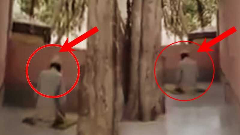 बदायूं में मंदिर परिसर में नमाज़ पढ़ना मुस्लिम व्यक्ति को पड़ा भारी, वीडियो वायरल होने पर हुई गिरफ्तारी