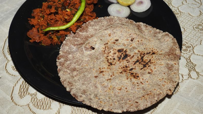 मोटापा घटाना है तो आज ही बदलें अपनी रोटी! बाजरा देगा जबरदस्त फायदे, सेहत बनेगी दमदार