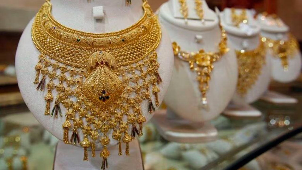 सोना फिर हुआ सस्ता, दो महीने में दूसरी बार 1 लाख रुपये से नीचे आया भाव