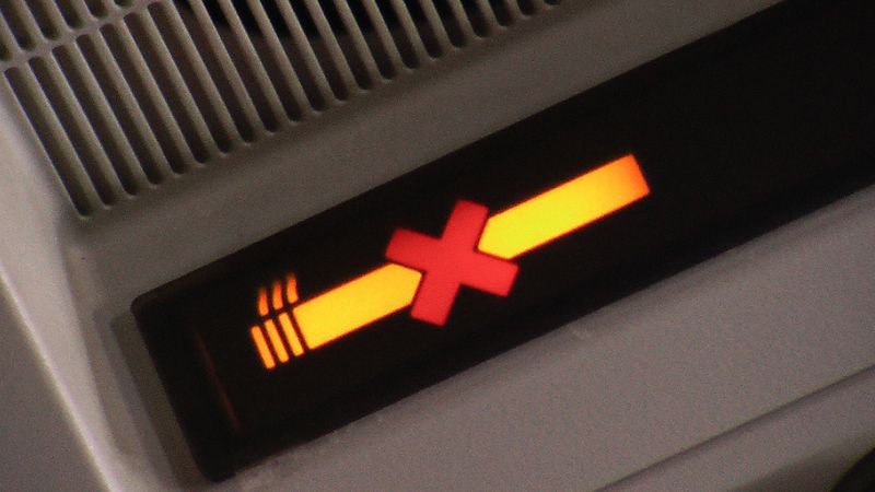 फ्लाइट के टॉयलेट में Ashtray क्यों? बैन के बावजूद भी रखी होती है ये चीज़, वजह जानकर रह जाएंगे हैरान