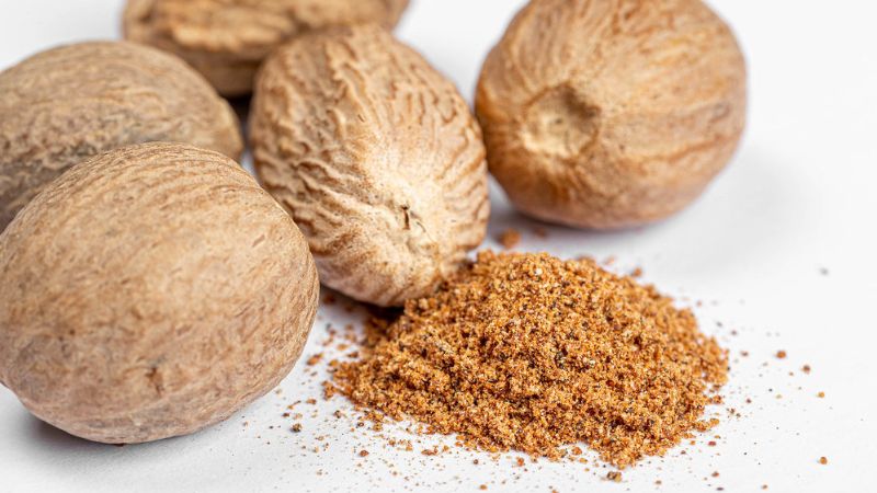 महिलाओं के लिए क्यों 'वरदान' है जायफल? कारण जानकर आप भी कर देंगे रोज़ खाना शुरू!