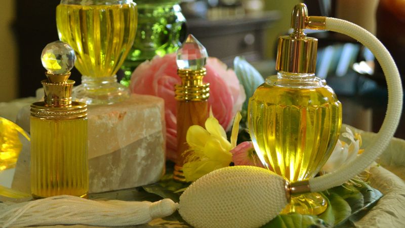 अगली बार परफ्यूम खरीदते वक्त न करें ये गलती... जानें उनपर लिखे EDT, EDP और EDC codes का क्या है मतलब