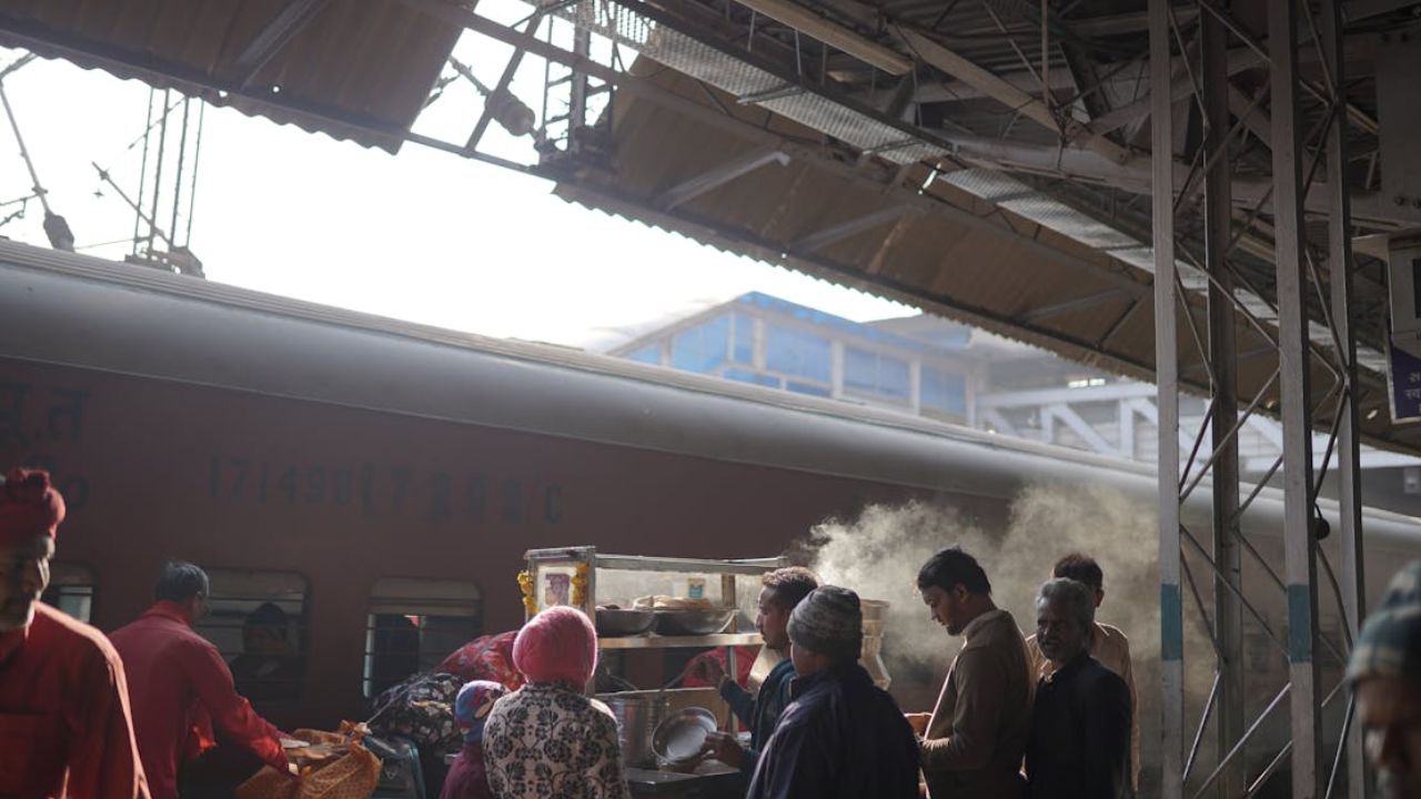 रेलवे का बड़ा फैसला: अब आठ घंटे पहले जारी होगी आरक्षण सूची, अब सिर्फ प्रमाणित यूजर्स ही कर सकेंगे बुकिंग