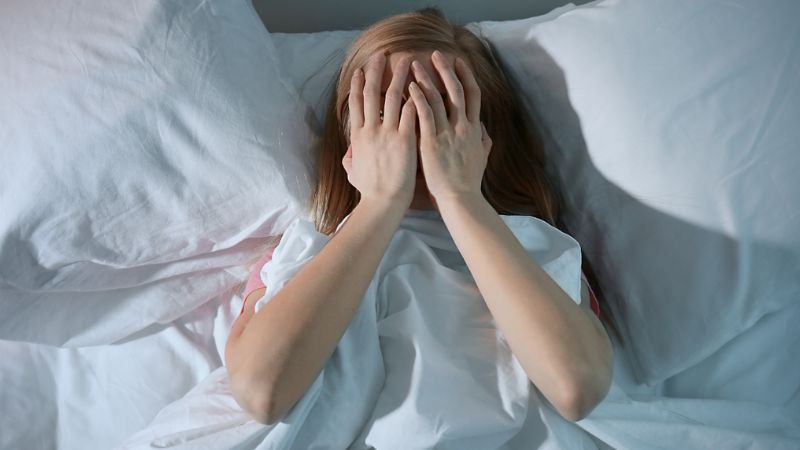 गहरी नींद चाहिए? डाइट में करें बस ये बदलाव, सही समय पर आने लगेगी सुकून भरी नींद!