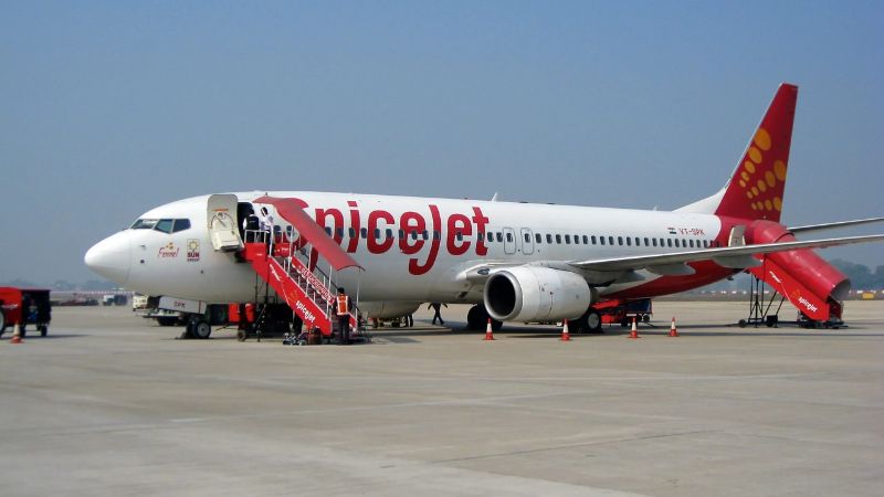SpiceJet की बड़ी लापरवाही... दुबई से पुणे आया प्लेन, लेकिन यात्रियों का सामान वहीं छोड़ आया, भड़के पैसेंजर्स