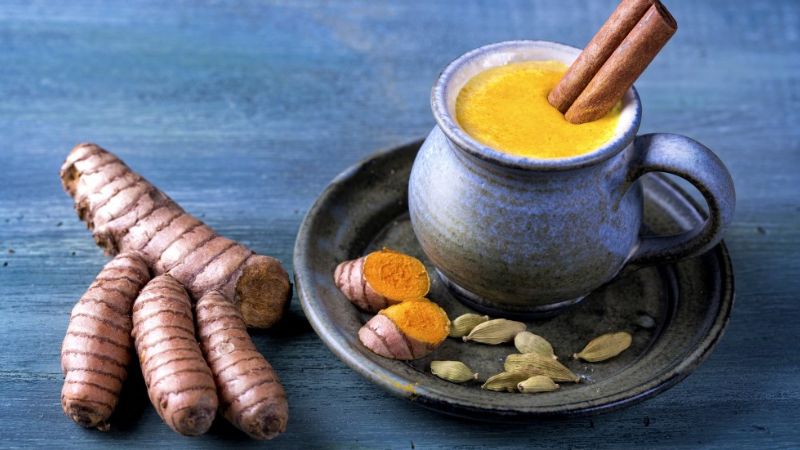 रोज रात को हल्दी वाला दूध पीएं, पाएं गहरी नींद और बीमारियों से छुटकारा...जानें इसके जबरदस्त फायदे