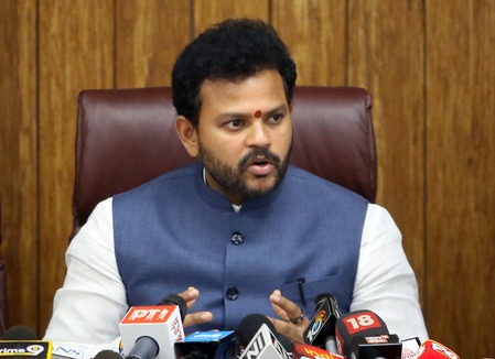 1.39 पर ATC को मिली MayDay कॉल और फिर...एअर इंडिया विमान हादसे पर सरकार की PC, मंत्री ने क्या बताया?