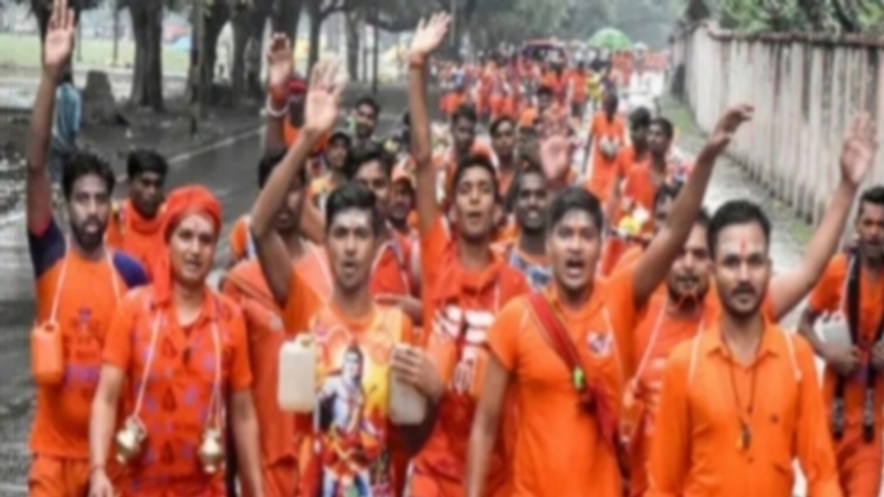 दिल्ली में कांवड़ रूट की दुकानों को दिए जा रहे 'सनातनी सर्टिफिकेट', कावंड़ियों को ध्यान में रखकर 'विश्व हिंदू परिषद' ने चलाया बड़ा अभियान