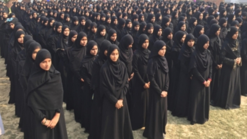 कर्नाटक की कलबुर्गी सेंट्रल यूनिवर्सिटी में छात्राओं को जबरदस्ती हिजाब पहनने के लिए किया गया मजबूर, असिस्टेंट प्रोफेसर पर लगा आरोप