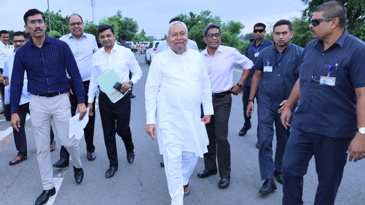 बिहार में और बेहतर होगी सड़कों की स्थिति, नीतीश सरकार ने बदल डाली मेंटेनेंस पॉलिसी... ग्रामीण संपर्क का होगा कायाकल्प