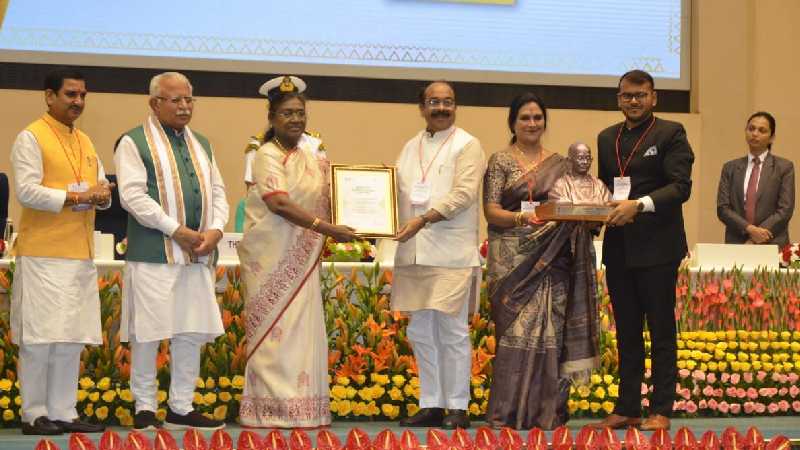 स्वच्छता के क्षेत्र में बिल्हा नगर पंचायत देश में पहले नंबर पर, बिलासपुर दूसरे स्थान पर, छत्तीसगढ़ के 7 नगरीय निकायों को राष्ट्रपति ने किया सम्मानित