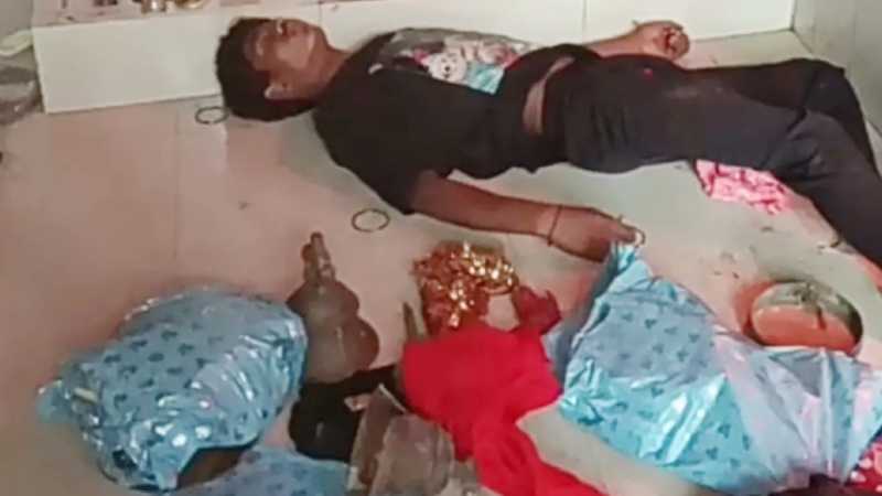 झारखंड: मंदिर का सामान चुराया, बैग में भरा और वहीं सो गया, फिर जो हुआ...