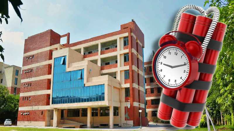 Bomb Threat: दिल्ली के कई स्कूलों को बम से उड़ाने की धमकी, पुलिस ने शुरू की जांच