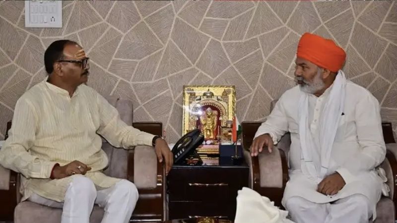 UP की राजनीति में कुछ बड़ा होने वाला है? डिप्टी सीएम ब्रजेश पाठक से मिले किसान नेता राकेश टिकैत