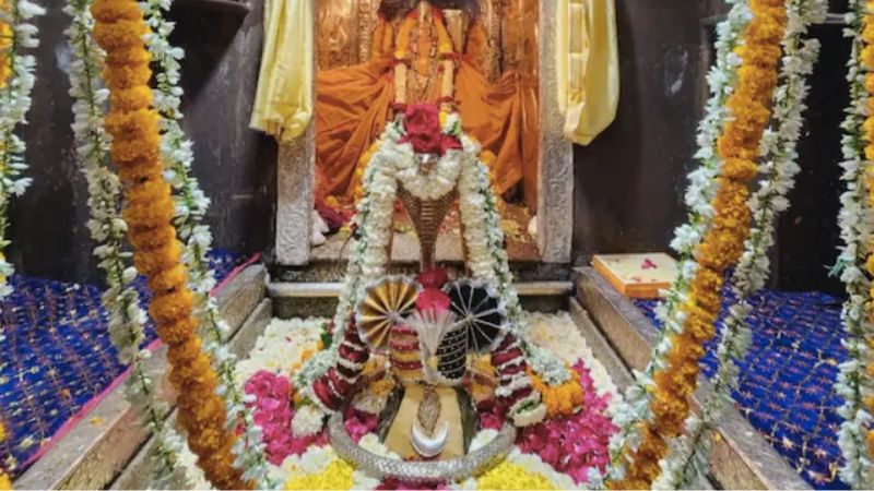 एक खास मंदिर जहां आराम करने आते हैं देवों के देव महादेव, माता पार्वती के साथ खेलते हैं चौसर, जानिए ओंकारेश्वर ज्योतिर्लिंग की अद्भुत कहानी