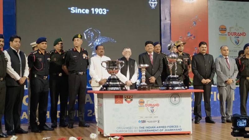जमशेदपुर में 'डूरंड कप ट्रॉफी' का अनावरण, राज्यपाल संतोष गंगवार ने कहा- झारखंड के लिए गर्व का क्षण
