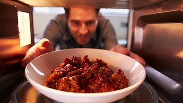 खाने को बार-बार गर्म करना पड़ेगा सेहत पर भारी, हो सकता है कैंसर