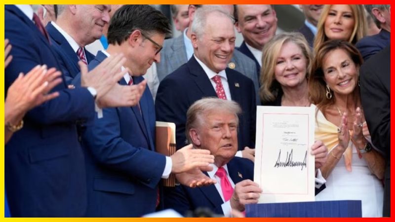 ‘वन बिग ब्यूटीफुल’ बना अमेरिका का नया कानून, राष्ट्रपति ट्रंप ने व्हाइट हाउस में जश्न के बीच दस्तावेजों पर किए हस्ताक्षर