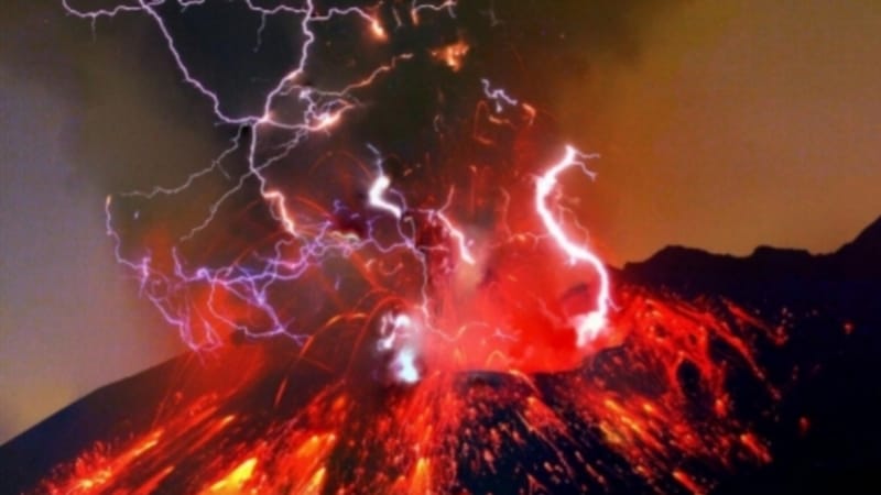 इंडोनेशिया में ज्वालामुखी विस्फोट से मची तबाही, आसमान में 18 किलोमीटर ऊपर तक उठी राख, स्कूल-कॉलेज बंद, लोगों से घरों में रहने की अपील