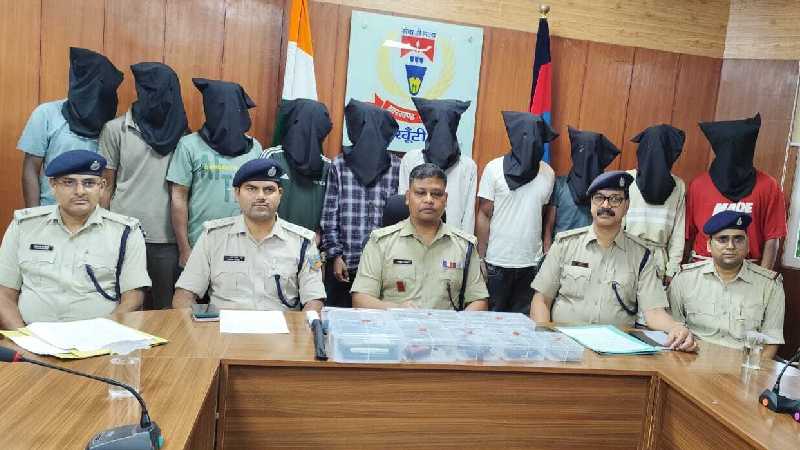 झारखंड: अफीम की तलाश में ग्राम प्रधान की हत्या, 10 आरोपी गिरफ्तार, हथियार बरामद