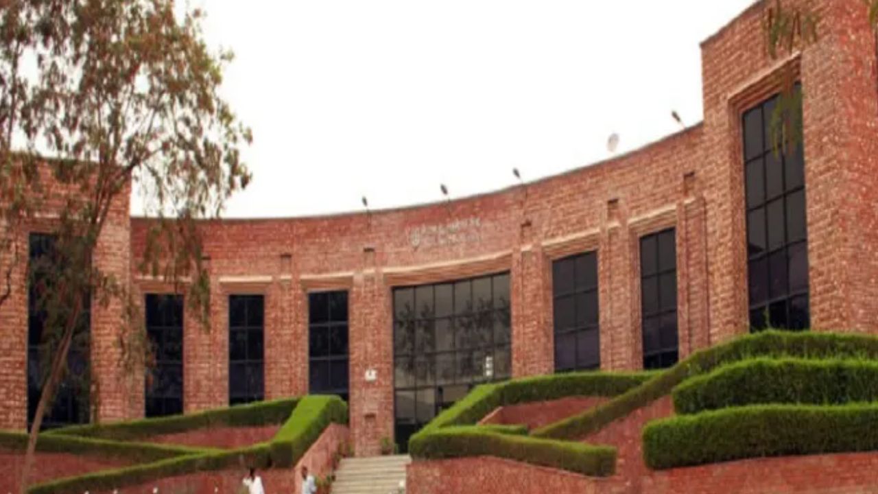 दिल्ली के मेडिकल छात्रों के लिए बुरी खबर: जामिया हमदर्द ने MBBS और PG कोर्स की सभी सीटें वापस लीं