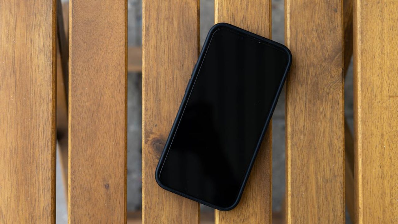 अब कोई नहीं बेचेगा आपको चोरी का फोन! बस भेजें एक SMS और जानिए सच