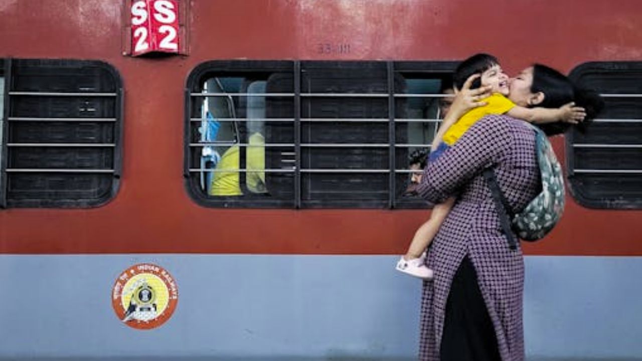 अब तत्काल टिकट बुकिंग के लिए आधार लिंकिंग अनिवार्य, जानिए नया नियम