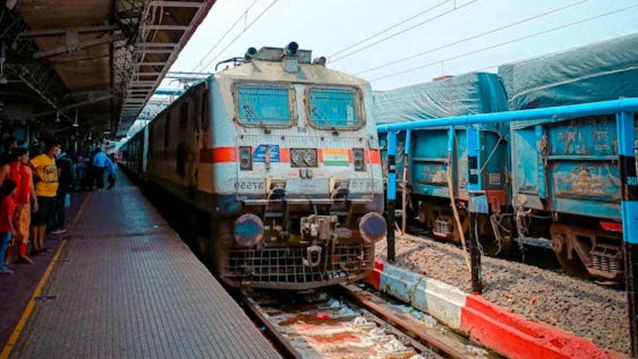 तत्काल टिकट बुकिंग के नियम आज से बदले, बिना आधार OTP नहीं मिलेगा टिकट