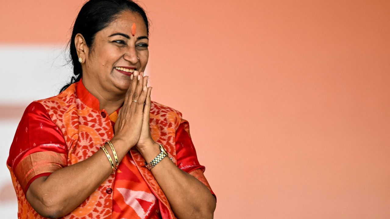 रेखा सरकार का डबल तोहफा: 2100 से ज्यादा कर्मचारियों की बल्ले-बल्ले, 618 को मिला प्रमोशन!