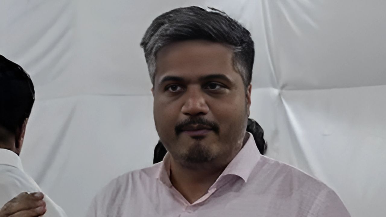 पुलिस से भिड़ कर बुरे फंसे शरद पवार गुट के विधायक रोहित पवार, सरकारी काम में बाधा डालने के आरोप में FIR दर्ज