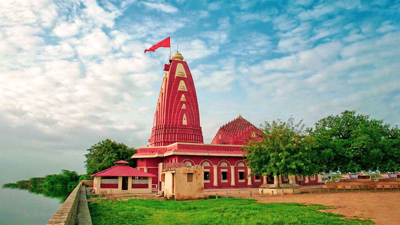 नागेश्वर ज्योतिर्लिंग: द्वारका के पास स्थित शिव का वह स्वयंभू रूप, जहां भक्तों को मिलता है मोक्ष और नाग दोष से मुक्ति