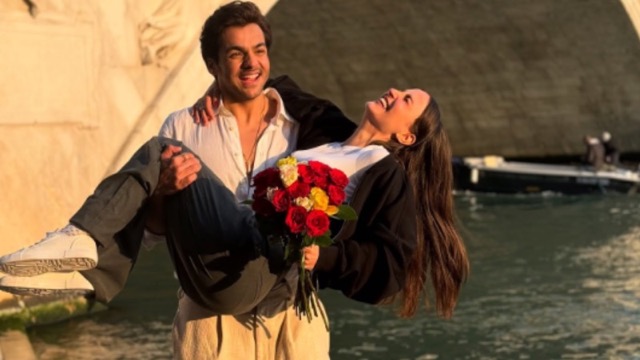 आशीष चंचलानी ने एली अवराम को गोद में उठाकर रिश्ता किया कन्फर्म? सोशल मीडिया पर उड़ रहीं ऐसी बातें!