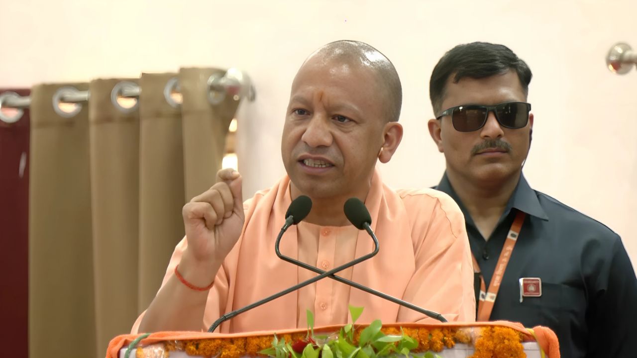 ‘मुहर्रम पर चुप्पी…कांवड़ यात्रा पर सवाल’, कांवड़ियों को बदनाम करने की साज़िश पर भड़के सीएम योगी, कहा- इन्हें आतंकी कहना आस्था का अपमान