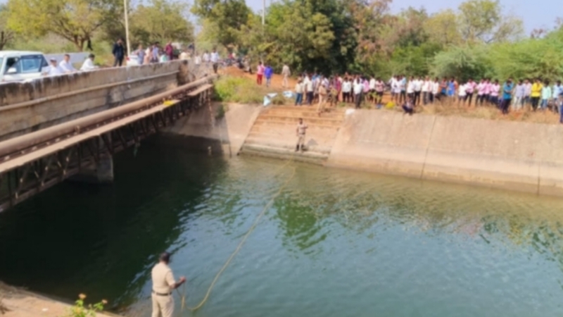 यूपी के बांदा जिले में महिला ने तीन बच्चों संग नहर में छलांग लगाकर दी जान, पति से घरेलू विवाद के चलते की आत्महत्या, जानिए पूरा मामला